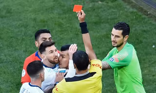 Lionel Messi phải nhận án phạt cực nặng từ Conmebol.