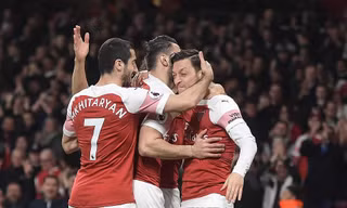 Mesut Ozil tỏa sáng rực rỡ trong ngày trở lại