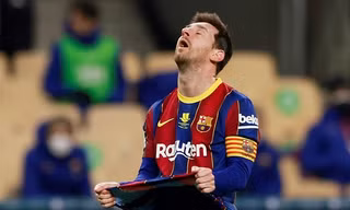 Lionel Messi tỏ ra thất vọng trong trận đấu với Bilbao.