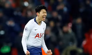 Son Heung Min ăn mừng bàn thắng trước Watford
