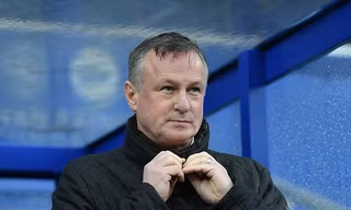 HLV Michael O'Neill bất ngờ mắc COVID-19.