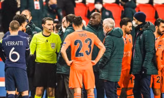 Trận PSG gặp Istanbul bị hoãn vì trọng tài phân biệt chủng tộc 