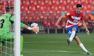 Carlos Fernández khiến Getafe ôm hận.