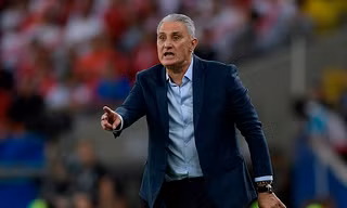 HLV Tite gạt bỏ ý kiến của Messi.