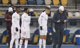 Real đứng trước nguy cơ bị loại, Zidane cương quyết không từ chức
