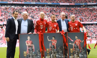 Arjen Robben chia tay Bayern và treo giày cách đây 1 năm.
