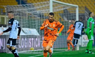 Ronaldo tỏa sáng với cú đúp vào lưới Parma