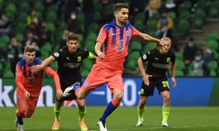 Jorginho lần thứ 2 liên tiếp bỏ lỡ cơ hội trên chấm 11m