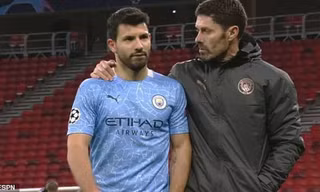 Siêu sao Man City nổi điên vì bị đồng đội cô lập