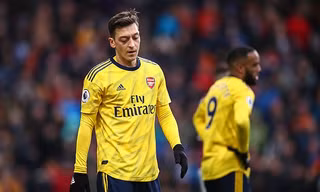 Mesut Ozil là cầu thủ hưởng lương cao nhất Arsenal.