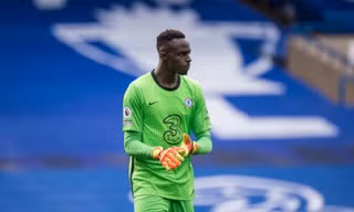 Edouard Mendy phải trở lại Chelsea điều trị chấn thương.