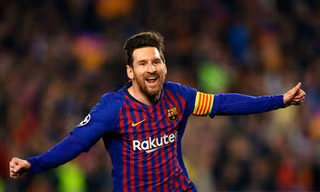  Lionel Messi vừa lập cú đúp giúp Barca đè bẹp M.U