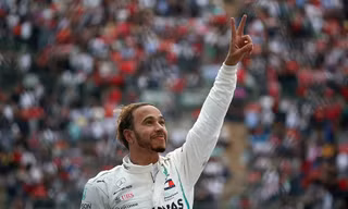 Tay đua người Anh, Lewis Hamilton đã lên ngôi vô địch thế giới đua xe công thức 1 (F1) lần thứ 5 trong sự nghiệp sau khi về đích thứ 4 ở giải Mexico Grand Prix. 