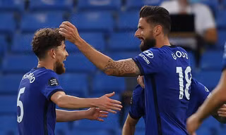 Olivier Giroud ăn mừng bàn thắng duy nhất của Chelsea.