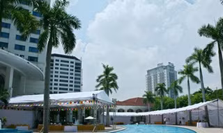 Khi mà cả hai phía trong thương vụ đều đang im lặng, giá trị của thương vụ là đề tài của nhiều đồn đoán