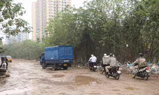 Đường nội đô 'đau khổ' chằng chịt ổ gà quá lâu năm