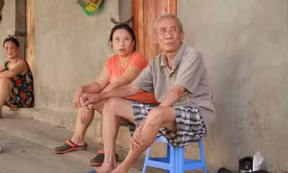 Người dân khu lao động Long Biên khốn đốn trong nắng nóng 'đổ lửa'