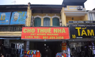 Dân buôn phố cổ Hà Nội "tê liệt" vì dịch COVID-19 lần 2.