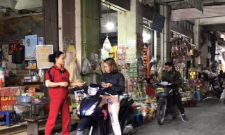 Ảnh người dân không đeo khẩu trang tại chợ Đồng Xuân