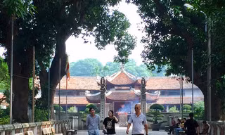 Rằm tháng 7 giữa dịch COVID: Chùa, phủ Hà Nội vắng người cúng lễ