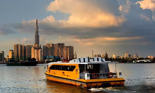 Ý tưởng Staycation cho kỳ nghỉ lễ: Du ngoạn trên Waterbus, nghỉ tại khách sạn kiểu Pháp
