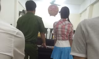 Các đương sự tại phiên toà.