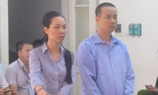 Vợ chồng Thùy - Hạnh trước vành móng ngựa