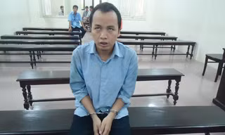 Bị cáo tỏ ra không bình thường tại toà.