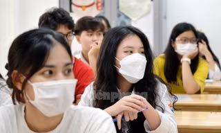 Xem xét khởi tố thí sinh chụp ảnh đề thi tốt nghiệp THPT gửi ra ngoài