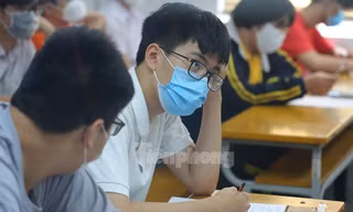 Hình ảnh hơn 3.700 thí sinh dự thi lớp 10 trường chuyên ở Hà Nội