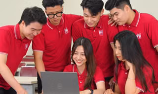 Thí sinh có chiều cao 'khiêm tốn' không có cửa vào trường Quản trị và Kinh doanh