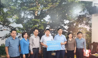 Nhà xuất bản Giáo dục Việt Nam in bổ sung 10 triệu bản SGK cho học sinh vùng lũ