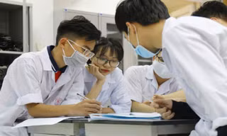 Tuyển sinh ngành Y: Không thể thiếu môn Sinh, môn Hóa