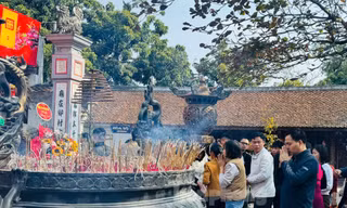 Hình ảnh xấu xí ở 9 giếng đền Cô Chín 