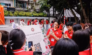 'Lẵng hoa' đặc biệt trong lễ khai giảng trường Đại học Ngoại thương