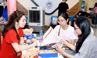 Trường Đại học Kinh tế Quốc dân: Điểm chuẩn phương thức xét tuyển kết hợp chứng chỉ ngoại ngữ cao nhất 28,16