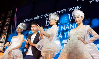 Dàn mẫu Next Top sexy với váy nửa kín, nửa hở