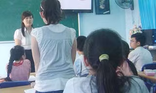 Trường 'xịn' nặng ngoại ngữ, nhẹ chuyên môn