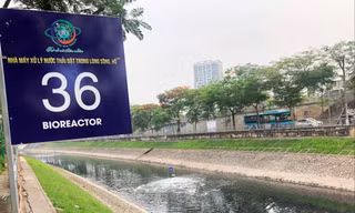 Công ty Thoát nước Hà Nội dự kiến dùng hơn 150 tỷ đồng để bơm nước sông Hồng vào hồ Tây, tạo dòng chảy cho sông Tô Lịch. Ảnh: Anh Trọng 