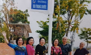 Người thân của họa sĩ Bùi Trang Chước tại thời điểm hai con đường ở Hà Nội và Đà Nẵng được mang tên ông