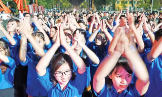Đoàn viên, thanh niên trong một chương trình "Tuổi trẻ Việt Nam sắt son niềm tin với Đảng"