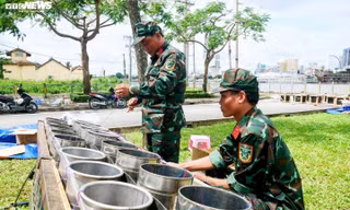 Bên trong trận địa pháo hoa trước giờ khai hỏa mừng Quốc khánh