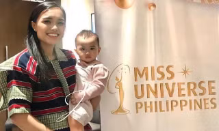 Thí sinh Hoa hậu Hoàn vũ Philippines bế theo con đến dự thi