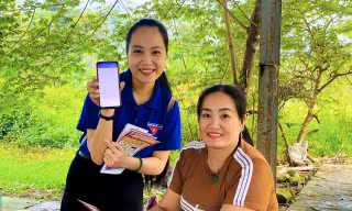 Thanh niên Đà Nẵng hỗ trợ hiệu quả chợ 4.0 không dùng tiền mặt