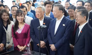 Tổng Bí thư Tô Lâm thăm Trung tâm nghiên cứu, đào tạo thiết kế vi mạch và trí tuệ nhân tạo Đà Nẵng