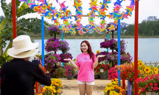 Rực rỡ vườn hoa ‘ăn Tết dày’ ven sông Đà Nẵng