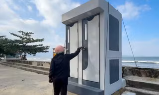 Du khách ‘đứng hình’ vì nhà vệ sinh công cộng ở bãi biển Đà Nẵng