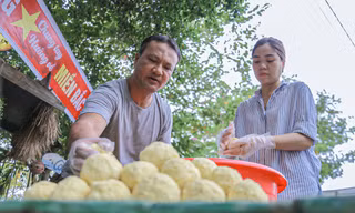 Người dân Đà Nẵng nấu bánh chưng xuyên đêm ủng hộ vùng lũ miền Bắc