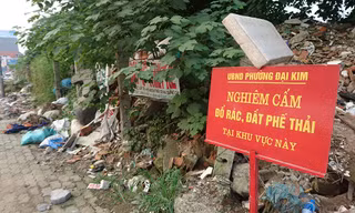 Hà Nội: Người dân khốn khổ vì rác thải 'bủa vây' hầm đường bộ