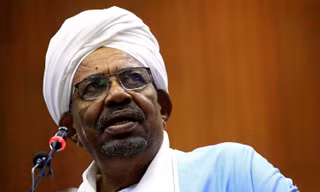 Tổng thống Sudan Omar al-Bashir, người đã nắm quyền lãnh đạo đất nước gần ba thập kỷ, vừa bất ngờ tuyên bố từ chức